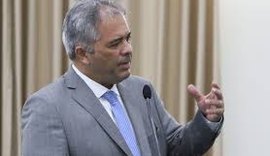 Depois de montar chapa “para outros”, deputado agora corre atrás de votos da sua reeleição