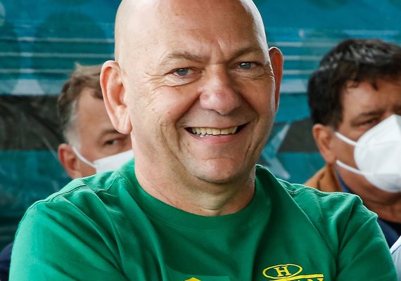 MPT pede R$ 30 mi de Luciano Hang e Havan por assédio eleitoral