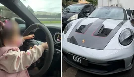 Porsche é apreendido após vídeos a mais de 300 km/h e criança no colo