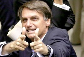 Bolsonaro assina decreto que flexibiliza a posse de armas