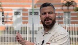 Candidato de Lira, delegado afastado vira paladino da justiça durante campanha