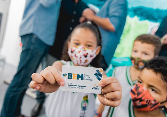 Prefeito JHC anuncia a prorrogação do Programa Bolsa Escola Municipal (BEM)