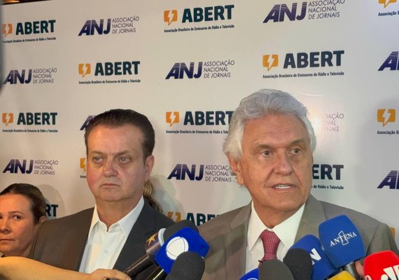 Caiado e Kassab criticam Flávio Bolsonaro após ato com Milei