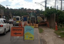 Vazamento interdita parcialmente a Rua Marquês de Abrantes até quinta-feira