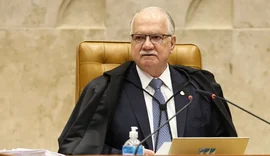 Fatos sobre ministros devem ser apurados 'sem exceção', diz Fachin à PF