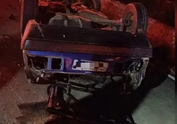 Capotamento deixa quatro pessoas feridas em rodovia de Messias