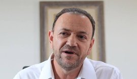 O que o presidente do PT foi fazer na casa de JHC em Maceió?