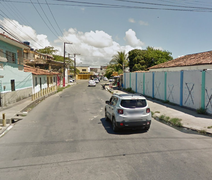 Obra emergencial de esgotamento sanitário interdita rua na Ponta Grossa; saiba qual