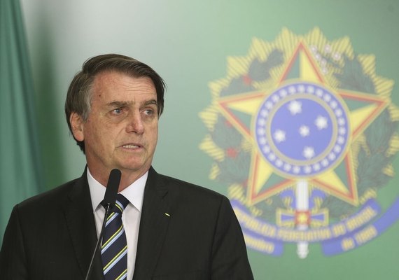 Bolsonaro cria 13º salário para o Bolsa Família
