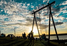 Realização de sonho: após história de superação,  alagoana de 18 anos lança primeiro livro