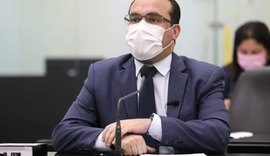 Deputado critica postagens do governador sobre gasolina: 'quer passar vergonha'