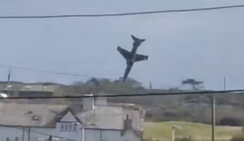 Caça da Força Aérea britânica cai e explode em solo no País de Gales