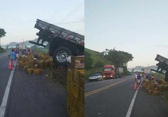 Caminhão carregado de frutas capota e deixa um ferido em Maribondo
