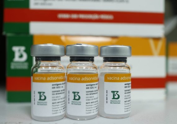 Alagoas receberá 112.600 novas doses de vacinas da CoronaVac neste sábado (18)