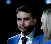 'Da nossa parte, está tudo página virada', diz Flávio Bolsonaro sobre caso Dark Horse