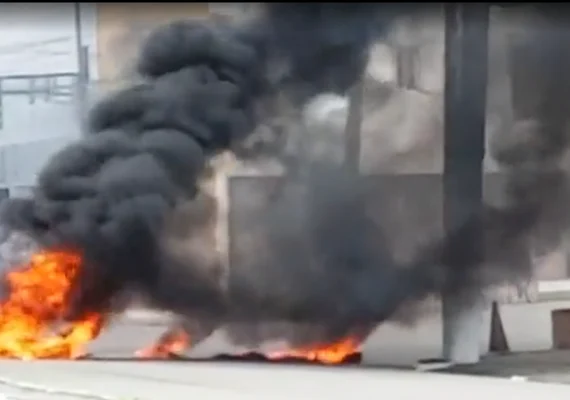 Moradores do Vergel fazem protesto para cobrar aluguel social