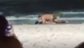 Casal é flagrado fazendo sexo na praia de Ponta Verde em Maceió