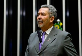 Paulão critica acúmulo de salários por militares que ocupam cargos em estatais