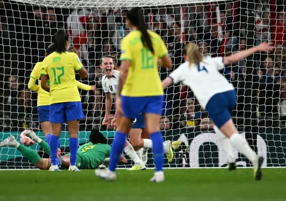 Brasil empata no fim, mas perde a Finalíssima nos pênaltis para a Inglaterra