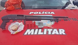 PM apreende arma e drogas em Maceió e Cajueiro