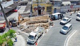 Galeria pluvial no Centro recebe serviço emergencial