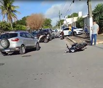 Motorista avança cruzamento e atinge quatro motocicletas em Arapiraca