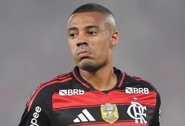 Peñarol negocia empréstimo de De la Cruz, meio-campista do Flamengo