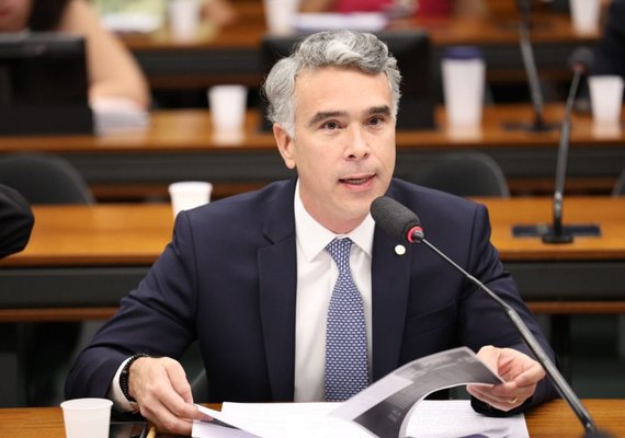 Rafael Brito celebra avanço de PEC que propõe fim da escala 6x1