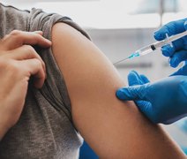 Vacinação em dia contra gripe e Covid reduz risco de infarto e AVC em até 40%