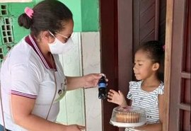 Assistência social entrega lanches a 300 crianças