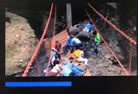 VÍDEO: Ponte cai e deixa vários feridos em cerimônia no México