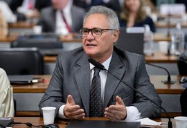Renan defende intervenção federal no DF: “Os golpistas não passarão”