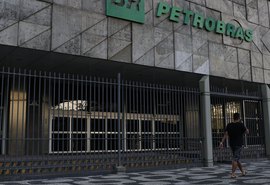 Petrobras reinicia processo de venda de três refinarias