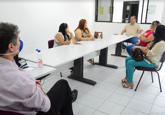 Maceió: Professores da rede privada denunciam trabalho exaustivo durante gravação de aulas