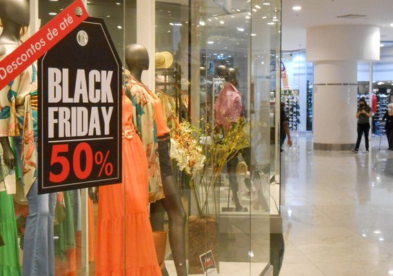 Black Friday 2021: 72% dos consumidores pretendem comprar pela internet