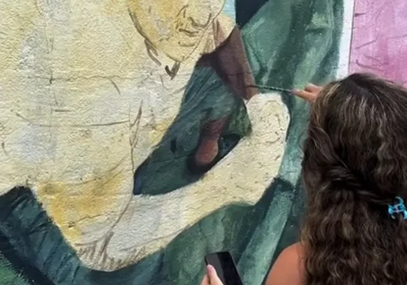 Artista alagoana homenageia comerciante histórico com mural no Jacintinho