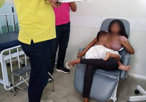 Criança de 2 anos suspeita de ter sido queimada pelo padrasto é atendida em UPA de Maceió