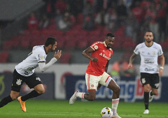 Edenilson acusa Rafael Ramos de injúria racial em jogo do Brasileiro