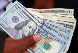 Dólar sobe quase 3% e volta a ultrapassar os R$ 5