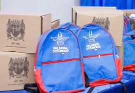 Prefeitura de Palmeira dos Índios entrega kits escolares para alunos e professores da rede municipal