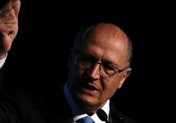 Bolsonaro segue líder em pesquisa e Alckmin chega aos dois dígitos