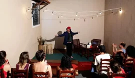 Arthur Martins apresenta monólogo Muquirana em Maceió