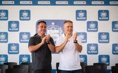 Paulo Danas ao lado de Renan Filho
