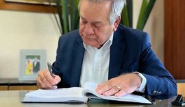 Ronaldo Lessa assume provisoriamente governo de Alagoas durante viagem de Dantas