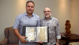 Coleção de cartas manuscritas de Graciliano Ramos são doadas ao arquivo público de Alagoas