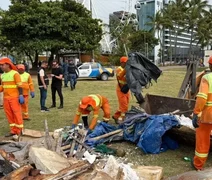 Operação retira estruturas e entulhos da orla da Pajuçara