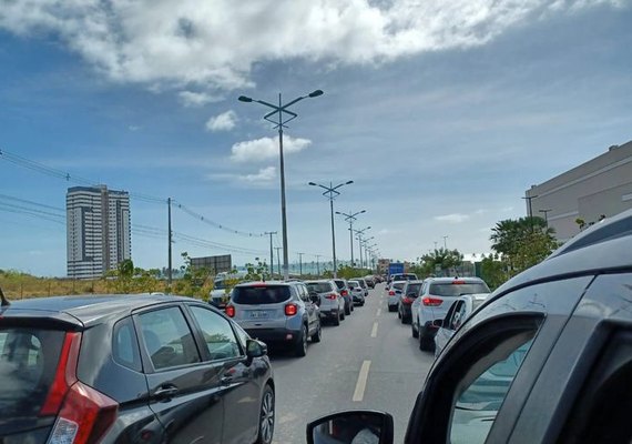 Obras na Avenida Gustavo Paiva causam congestionamentos na região