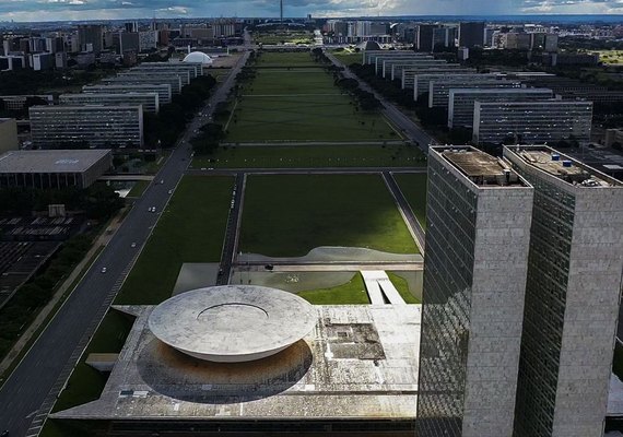 Senado aprova congelamento de preços de remédios e de planos de saúde
