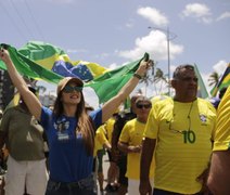 Nicole Calheiros (PSB) marca presença nas manifestações do feriado e conversa com a população