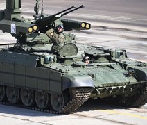Rússia projeta futuro da guerra com unidades de tanques não tripulados e robôs de apoio
